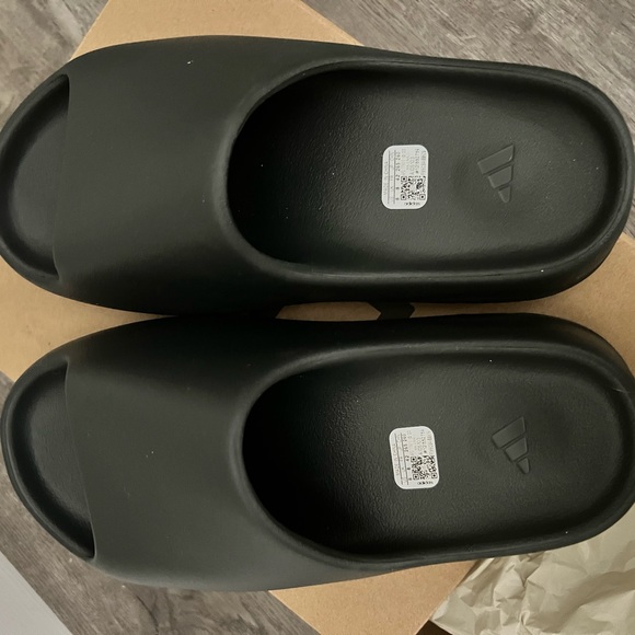 Yeezy slide - Picture 1 of 5